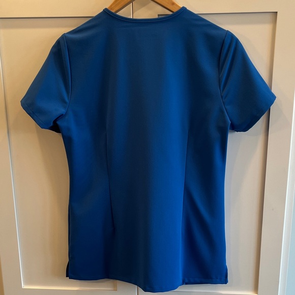 NWOT Figs Womens Royal Blue Two Pocket V-Neck Scrub Top - Picture 5 of 6